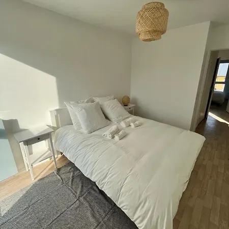 Modern And Bright Near Paris