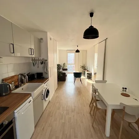 Modern And Bright Near Paris La Courneuve