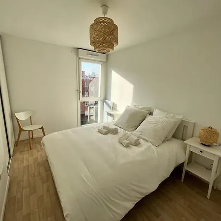 Modern And Bright Near Paris