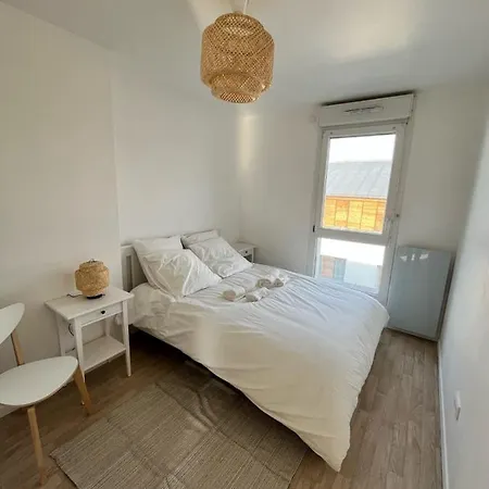 Modern And Bright Near Paris Appartement