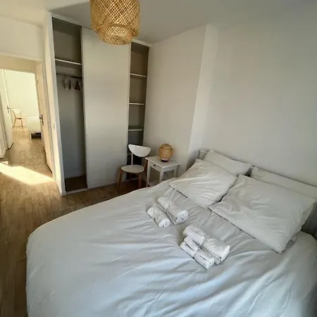 Modern And Bright Near Paris