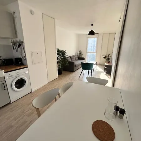 Modern And Bright Near Paris *