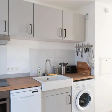 Appartement Modern Just Outside Paris *